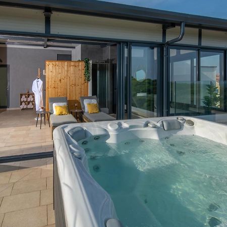 Aparthotel Punta Blu - Pool & Spa Premantura Exterior photo