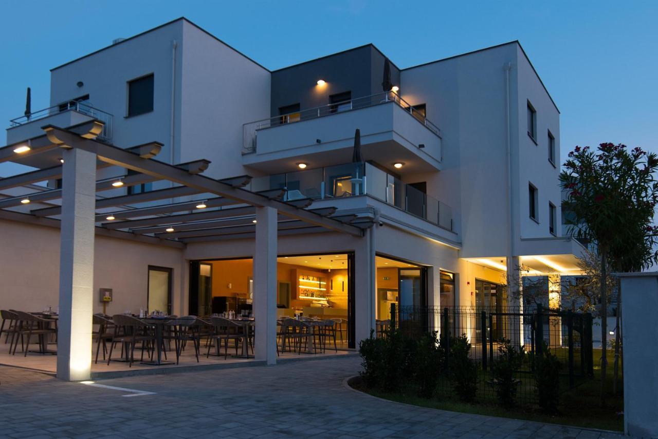 Aparthotel Punta Blu - Pool & Spa Premantura Exterior photo