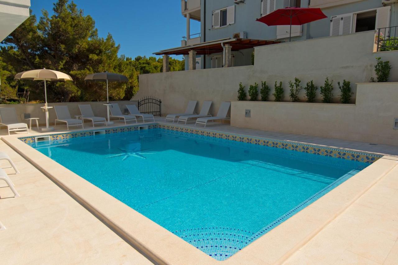 Aparthotel Punta Blu - Pool & Spa Premantura Exterior photo