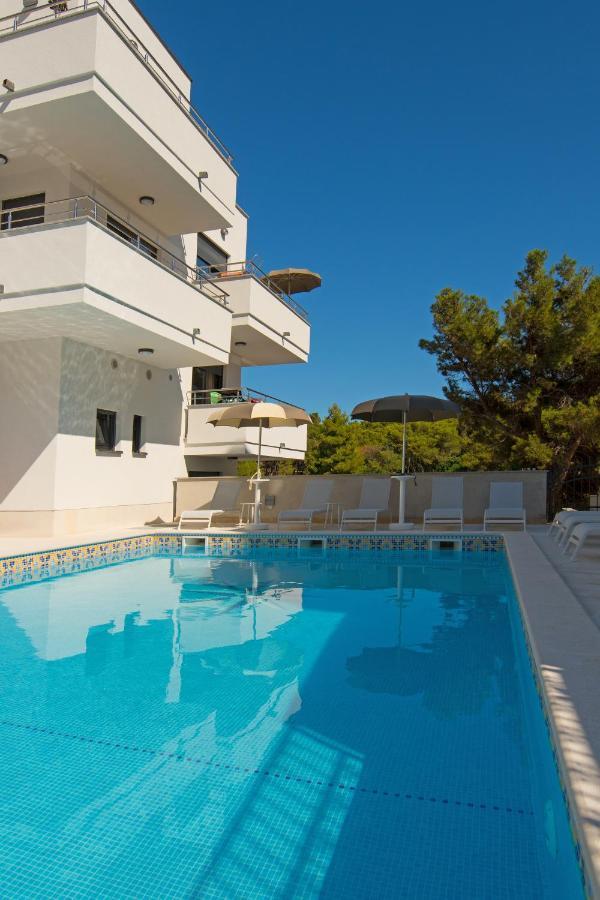 Aparthotel Punta Blu - Pool & Spa Premantura Exterior photo