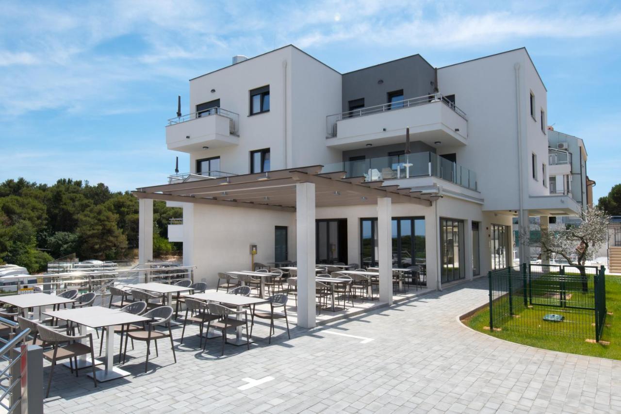 Aparthotel Punta Blu - Pool & Spa Premantura Exterior photo