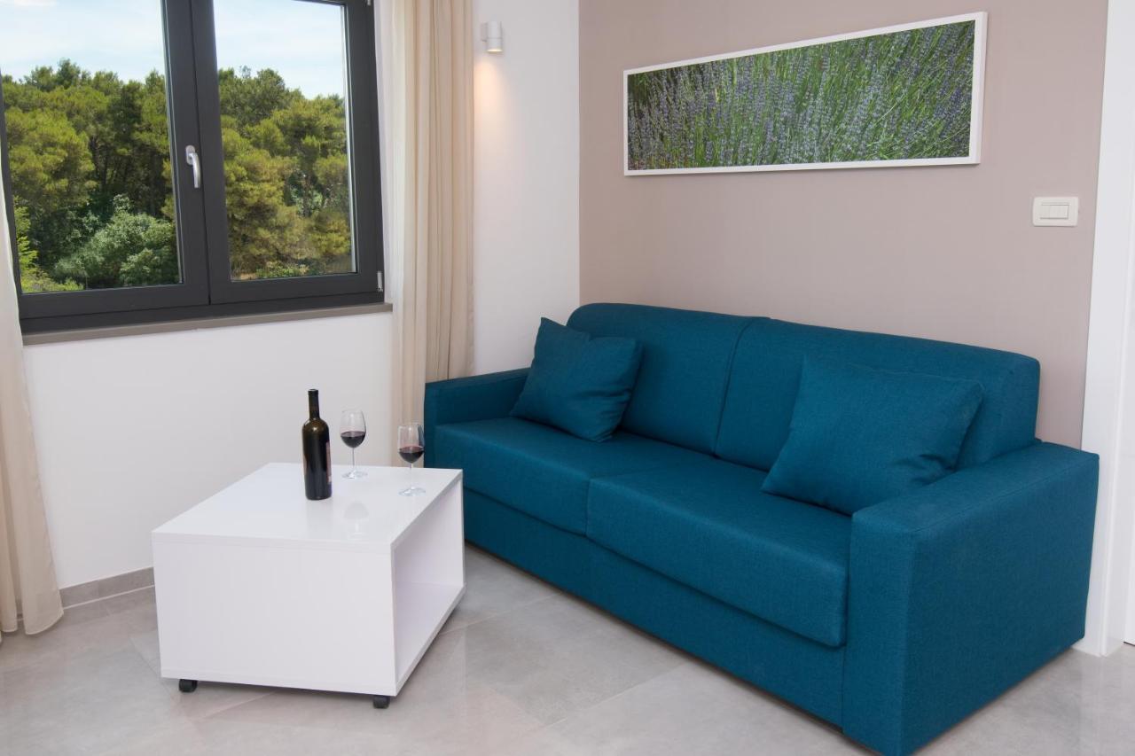 Aparthotel Punta Blu - Pool & Spa Premantura Exterior photo