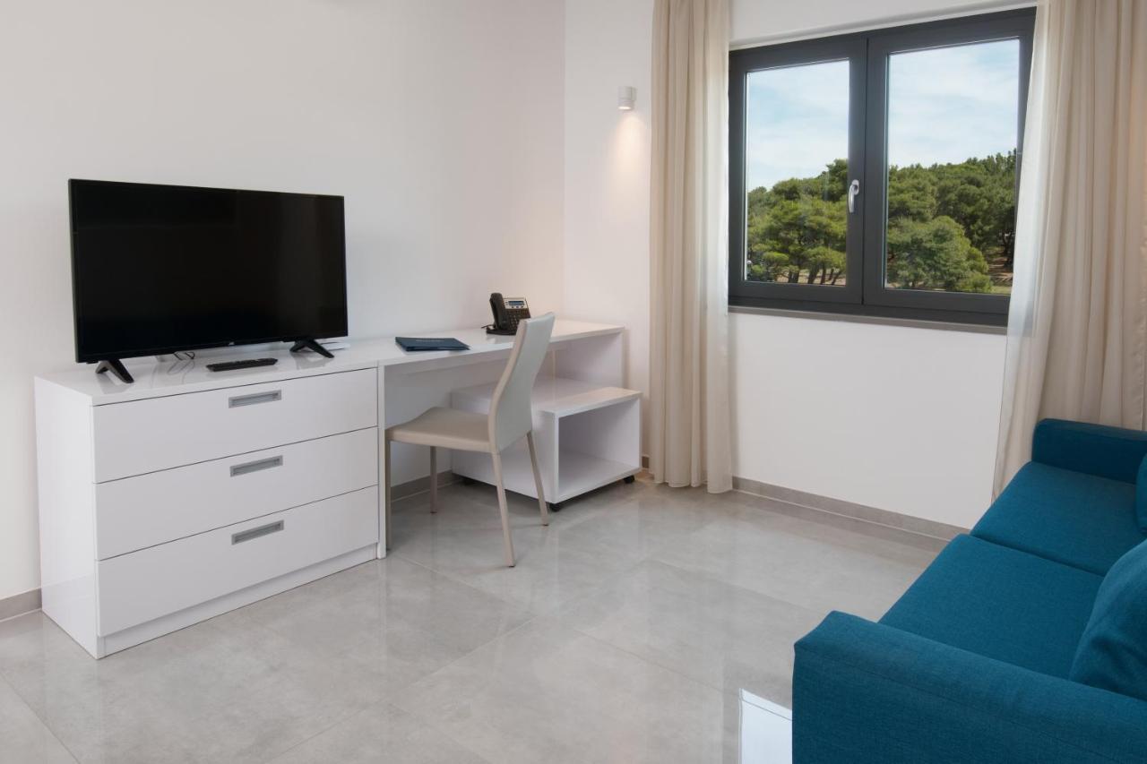 Aparthotel Punta Blu - Pool & Spa Premantura Exterior photo